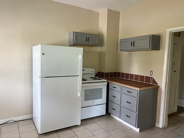 2401 Bradley St — Photo 4