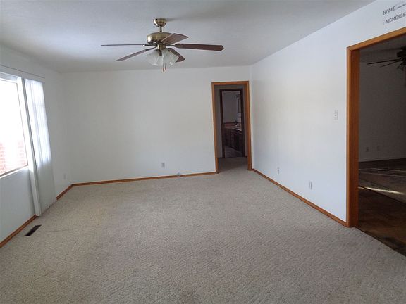 3rd image of 400 W 11th St