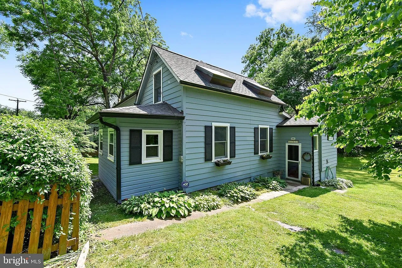 22030 Big Woods Rd — Photo 1