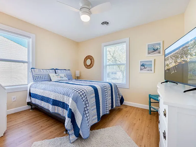 906 W Sportsman Dr #1 — Photo 17