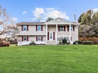 27 Concord Rd, Lebanon, NJ 08833