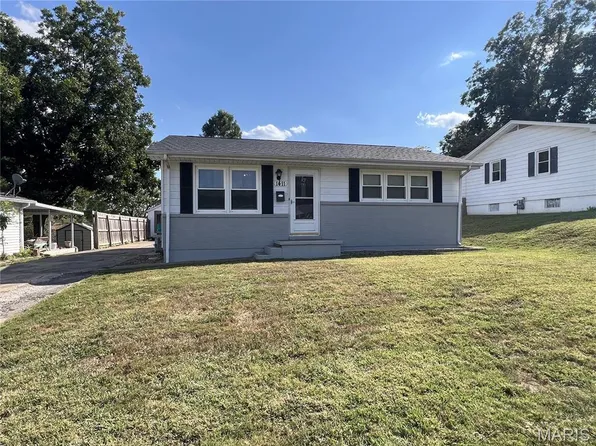 1411 1st St, Scott City, MO 63780