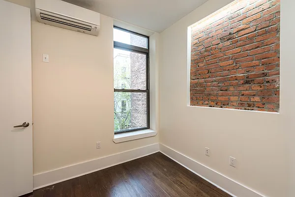 Rented by Nooklyn NYC LLC | media 54