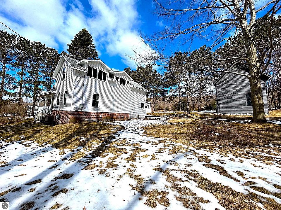 1345 Elm St, Frankfort, MI 49635 Zillow