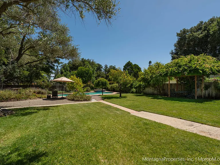 16911 Kennedy Rd — Photo 40