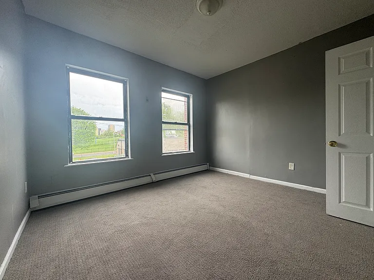 17 Ashley St #2R — Photo 9