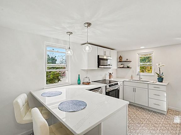 5th image of 5849 Garden Rd