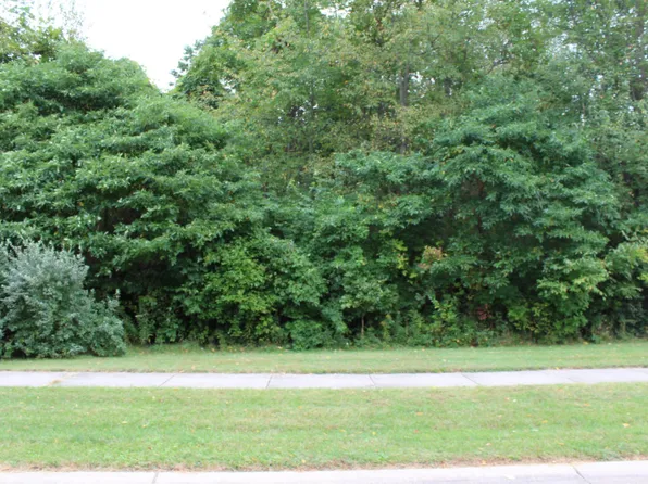1555 Carolyn Dr, Benton Harbor, MI 49022