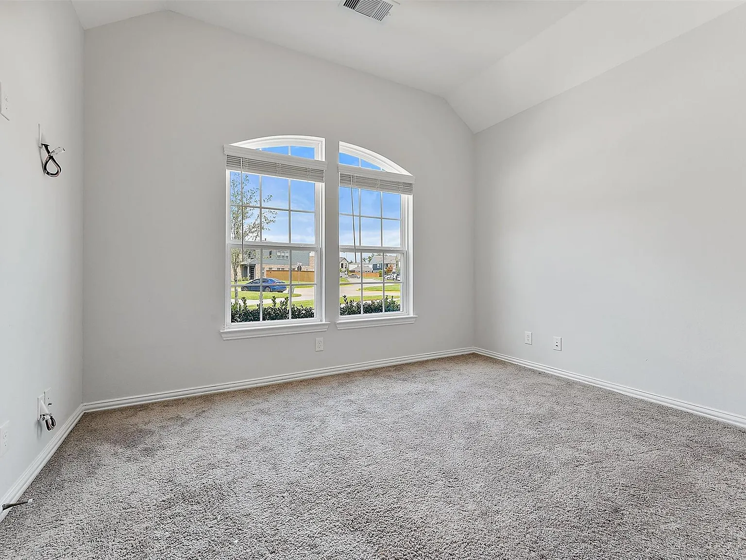 3 bed, 3.0 bath, 2236 sqft, $2,800 — Photo 3