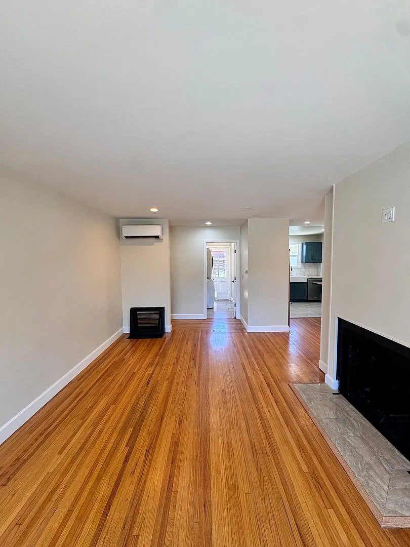 Charming 3-Bed, 2-Bath Corner Home in Long Beach Available Now! — Photo 3