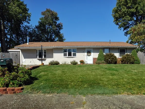 18 Dixon Rd, Brockton, MA 02302