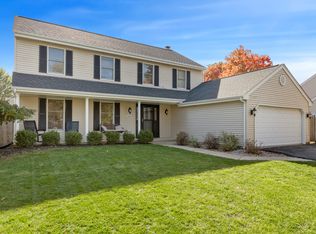 2205 Foxhill Ct, St Charles, IL 60174