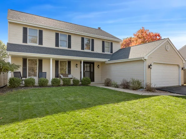 2205 Foxhill Ct, St Charles, IL 60174