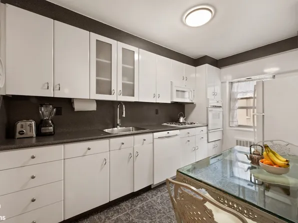 135 East 83rd Street image 3 of 7