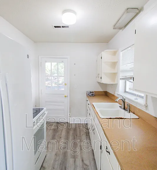 2104 Maybank Hwy — Photo 7