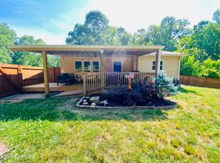 207 Blackburn Ln, Lenoir City, TN 37771