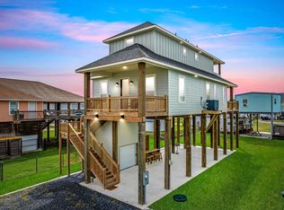1998 Royalville Ct, Crystal Beach, TX 77650