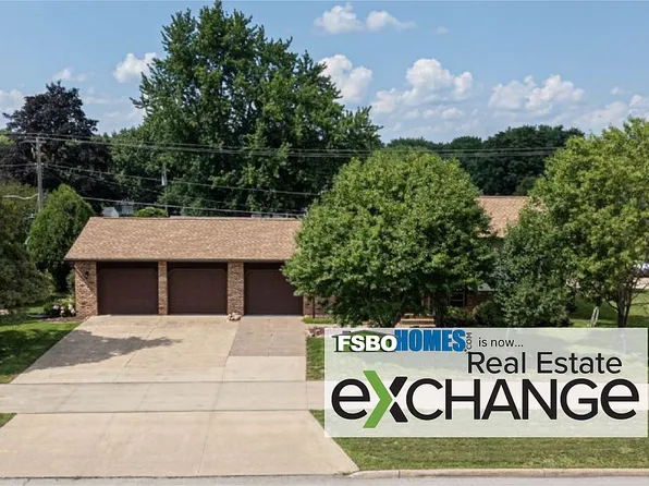 1528 Spruce Hills Dr, Bettendorf, IA 52722