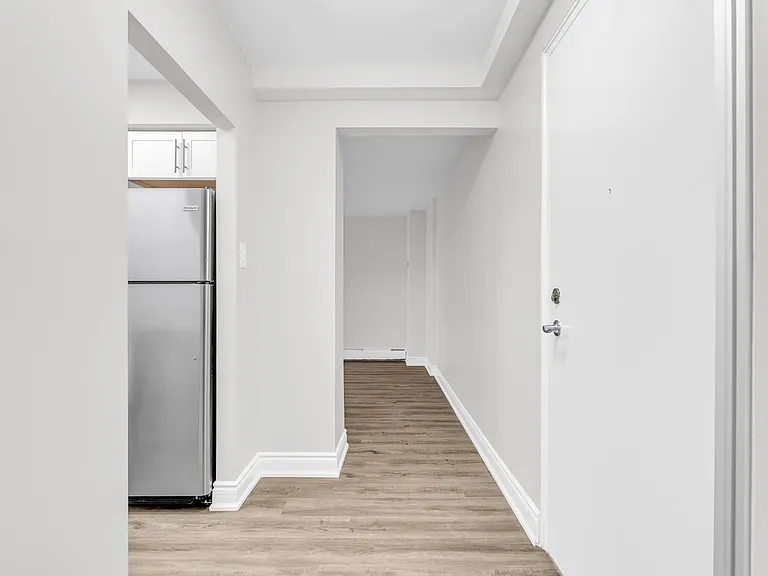 3189 King St E — Photo 36