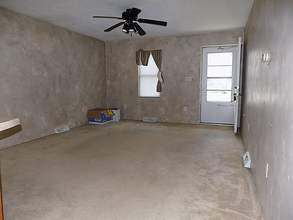 4th image of 413 E 12th St