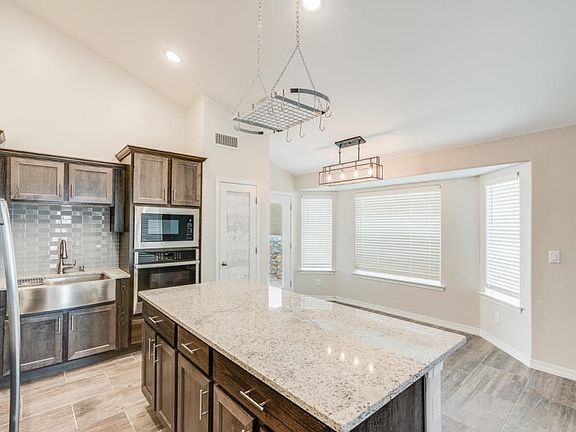 4th image of 412 Villa Bonita Dr
