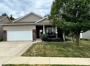 2308 Treeline Dr, Bloomington, IL 61704