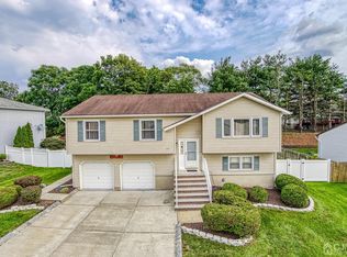 51 Plafsky Dr, Edison, NJ 08817