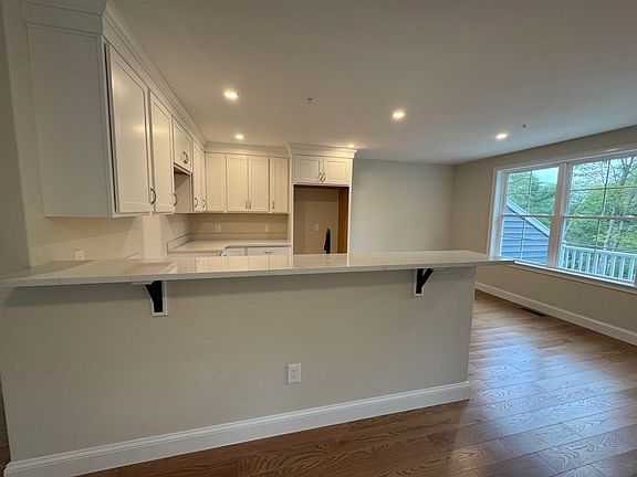 3rd image of 86 Kearsarge Lane