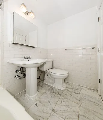 Rented by REAL New York | media 5