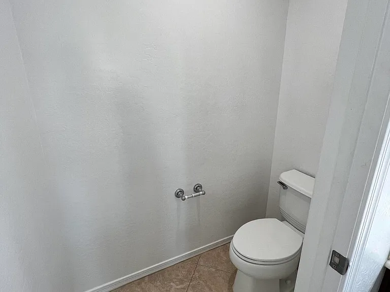 4642 S Carmine — Photo 36