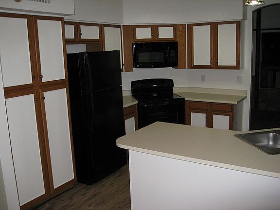 5th image of 11034 W Poinsettia Dr