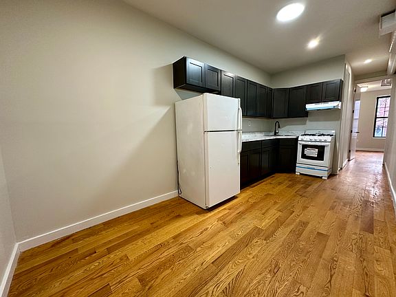 5th image of 427 Marion St APT 2R