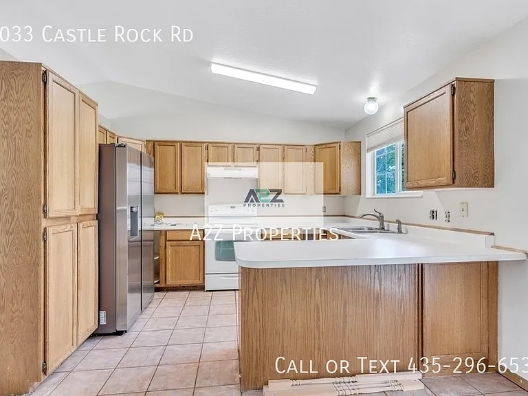 1033 E Castle Rock Rd — Photo 6