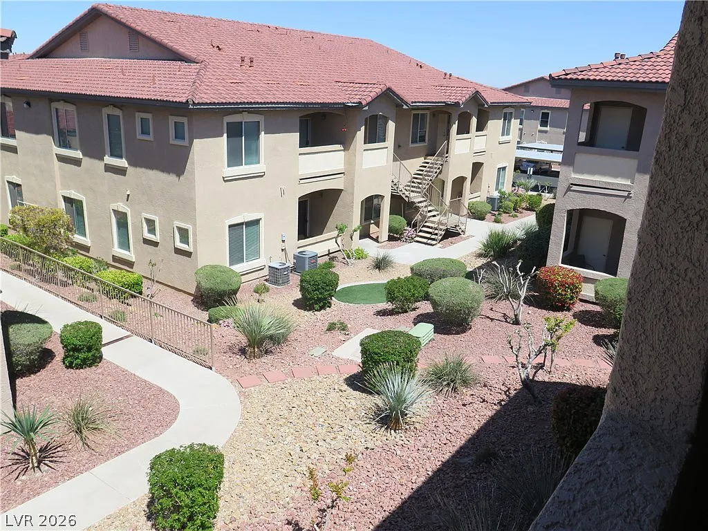 3 bed, 2.0 bath, 1224 sqft, $1,695 — Photo 2