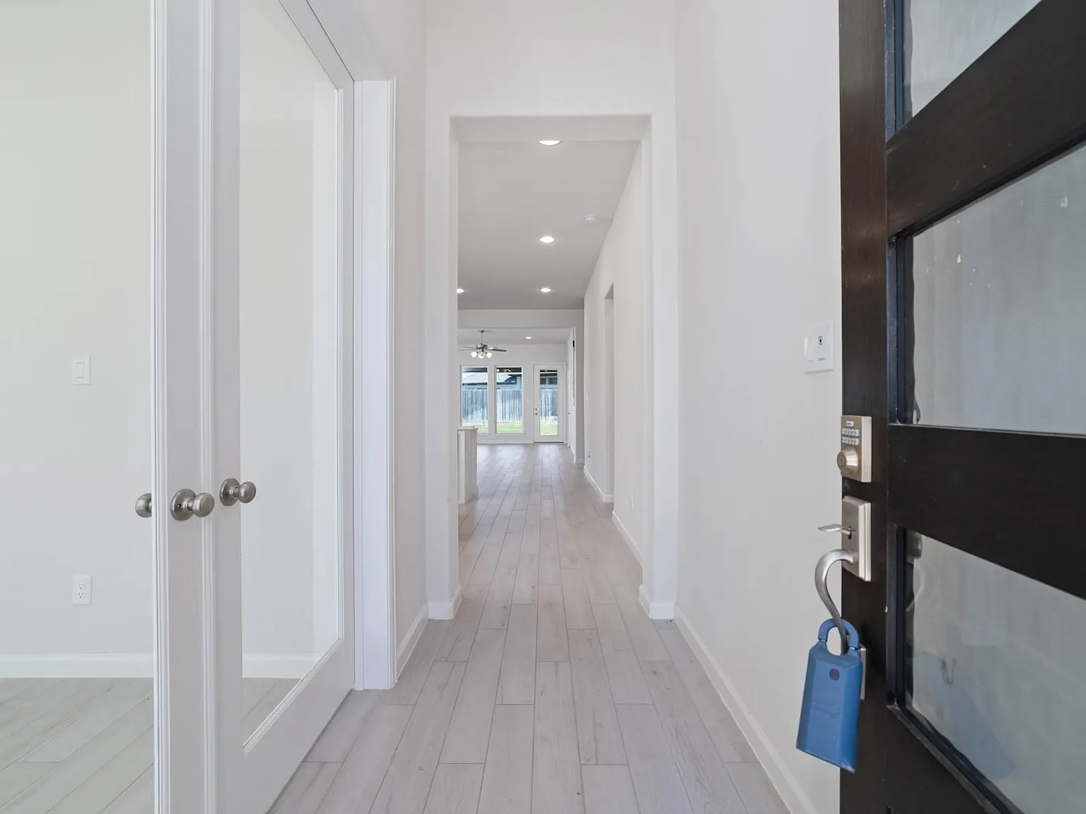 4 bed, 3.0 bath, 2412 sqft, $3,975 — Photo 3