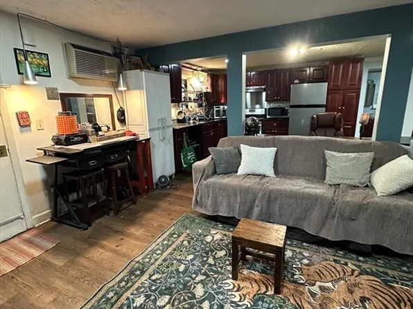 27 Hosmer St APT 1, Marlborough, MA 01752