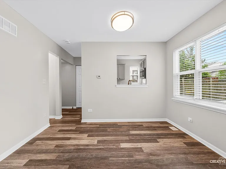 2225 Carpenter Ave — Photo 5