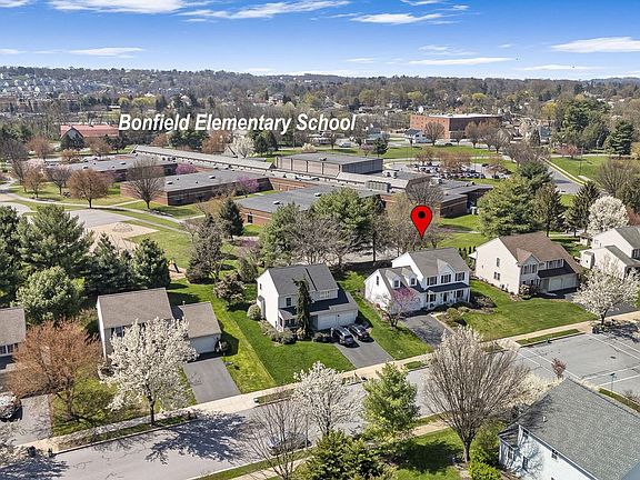 2nd image of 218 Cambridge Ln