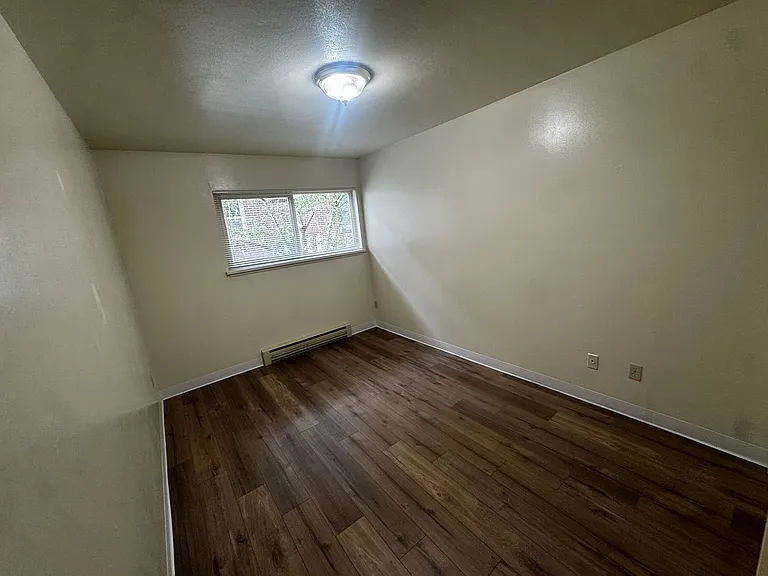 Avante Apartments - Charming, Centrally Located Building with Off Street Parking! — Photo 7