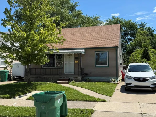 24646 Grove Ave, Eastpointe, MI 48021