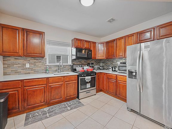3rd image of 120-33 195th St