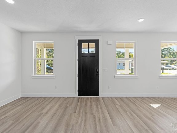 5th image of 2419 N L St