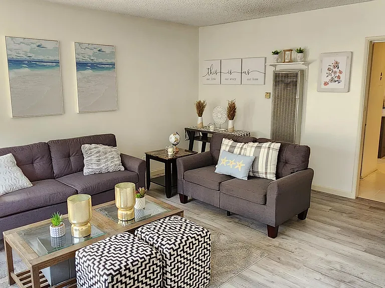 Livingroom with kitchen