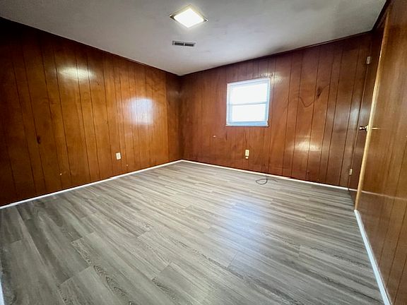 4th image of 120 Meadow Ln