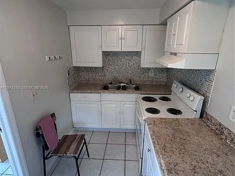 91 NE 6th Ct — Photo 3