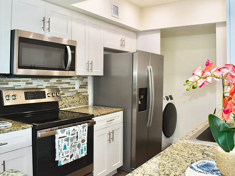 17021 N Bay Rd #1B — Photo 10
