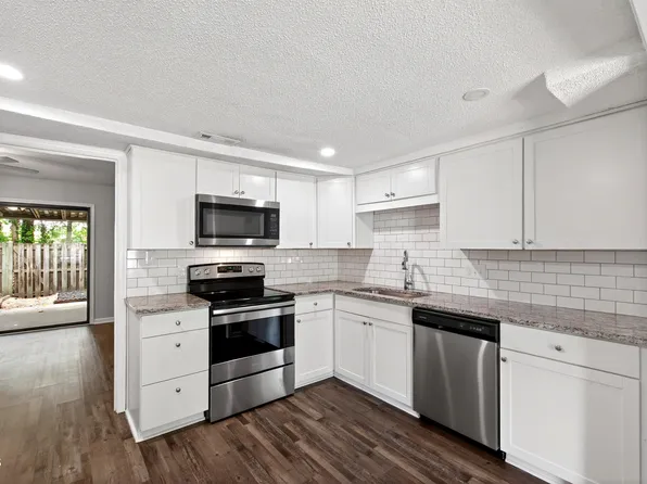 23 Patriot Cir, Durham, NC 27704