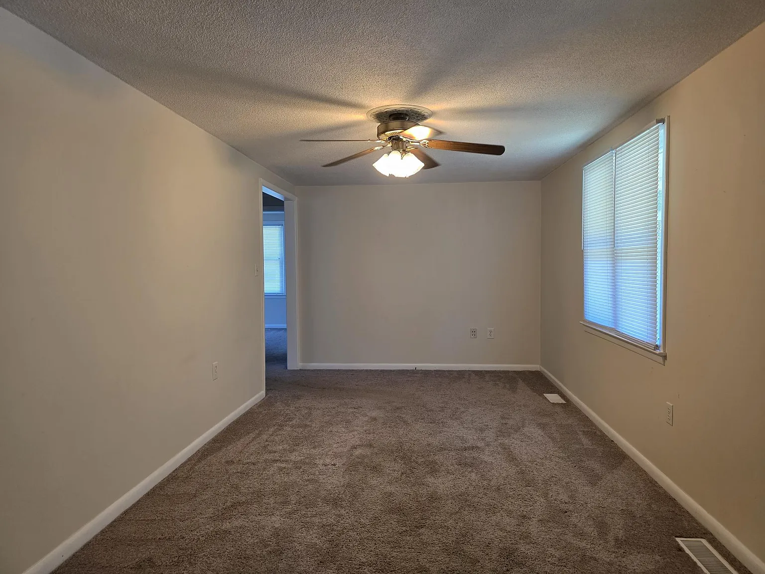 3 bed, 1120 sqft, $1,495 — Photo 2