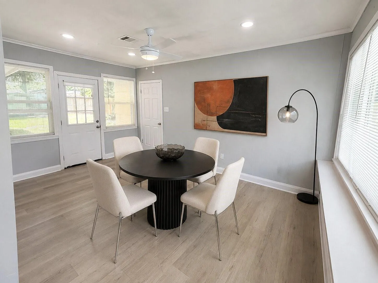 3 bed, 2.0 bath, 1154 sqft, $2,000 — Photo 3