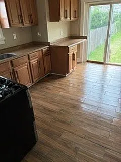 3 bed, 1.5 bath, 1260 sqft, $1,389 — Photo 3
